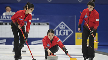 菜鸟，卡斯尔32分8板4助硬刚雷霆，克内克特飙5记三分10中7砍17分.